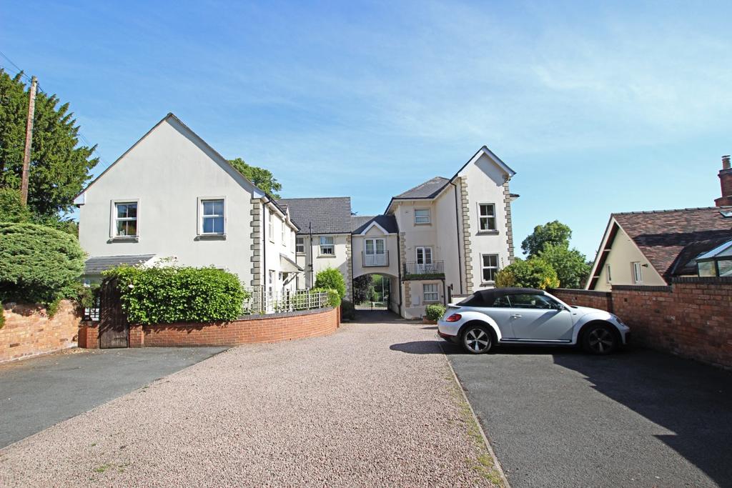 Moorlands Court, Moorlands Road... 2 bed apartment £995 pcm (£230 pw)