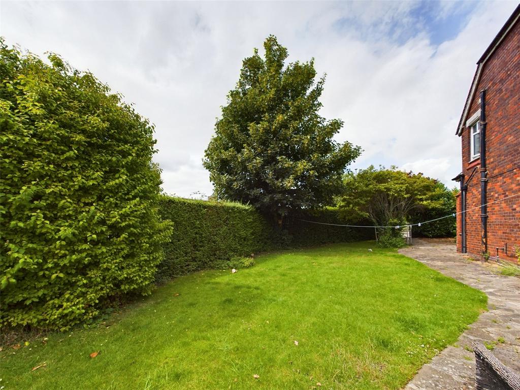 Cheltenham Road, Gloucester, Gloucestershire, GL2 3 bed semidetached