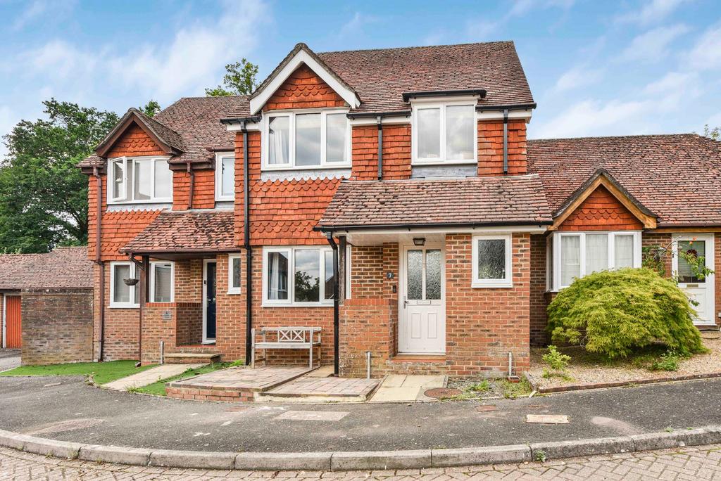 Tavern Court, Fernhurst, GU27 3 bed terraced house for sale £350,000