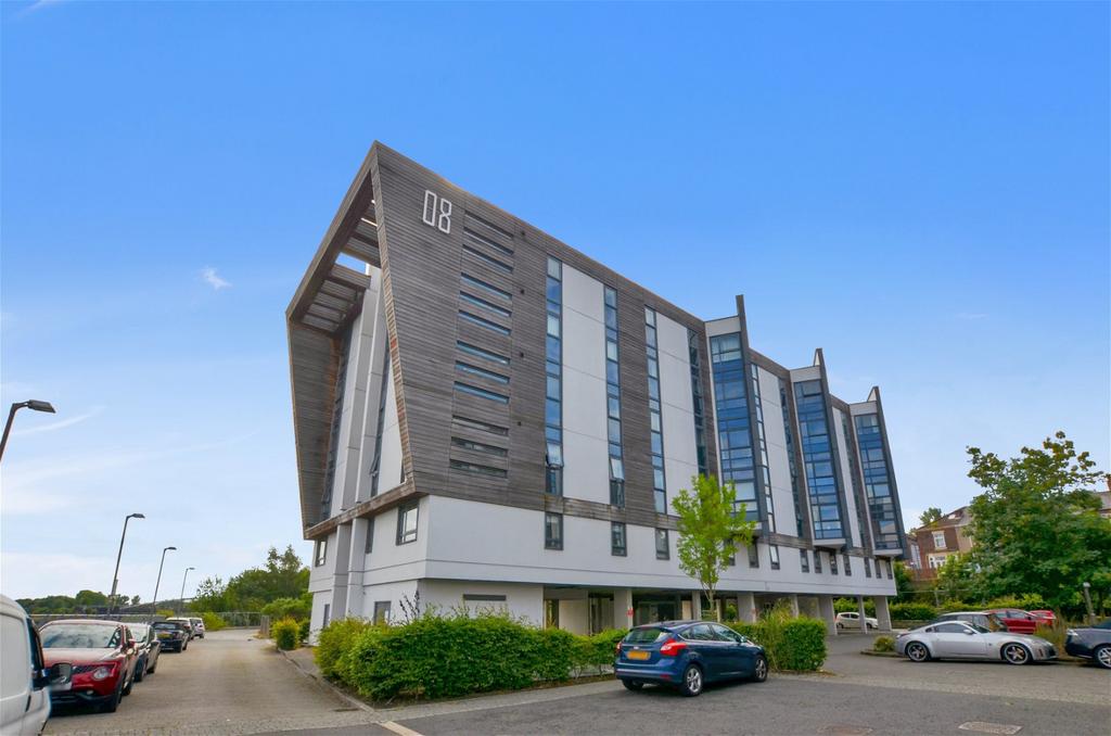 The Decks, Runcorn, WA7 1GT 2 bed apartment £675 pcm (£156 pw)