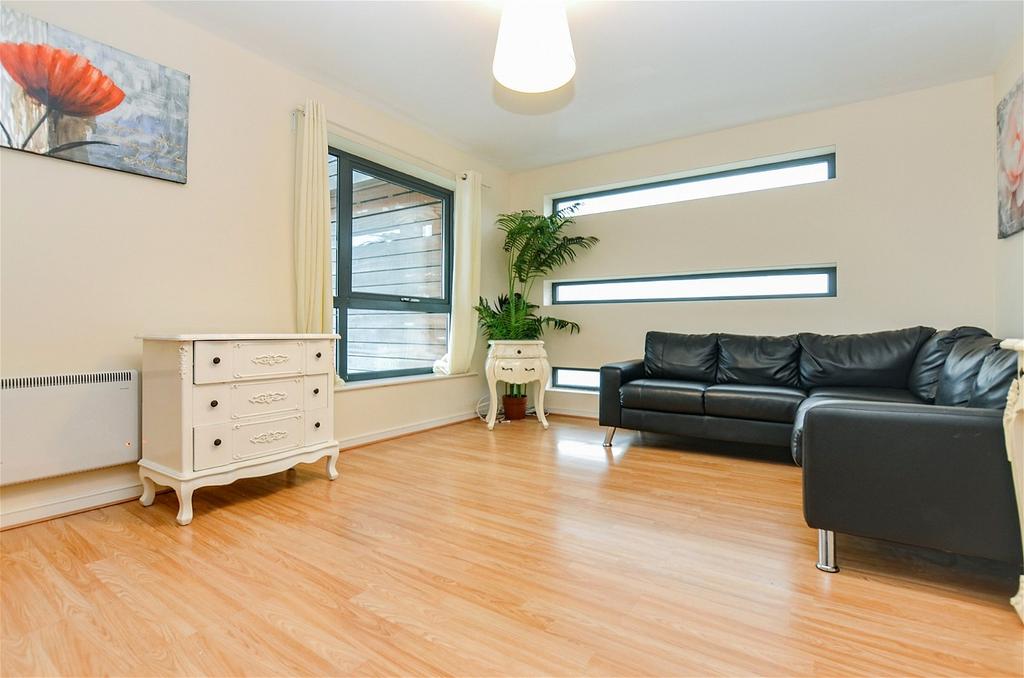 The Decks, Runcorn, WA7 1GT 2 bed apartment £675 pcm (£156 pw)