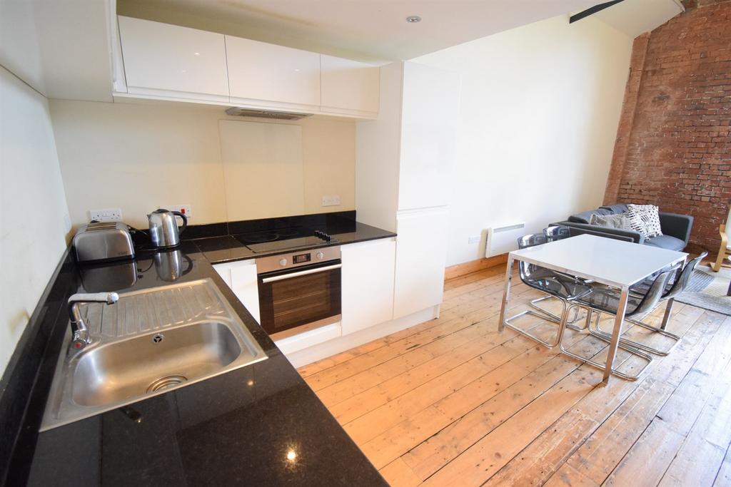 Kitchen & Dining