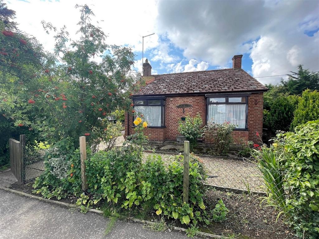 The Cottons, Outwell 2 bed detached bungalow for sale £190,000