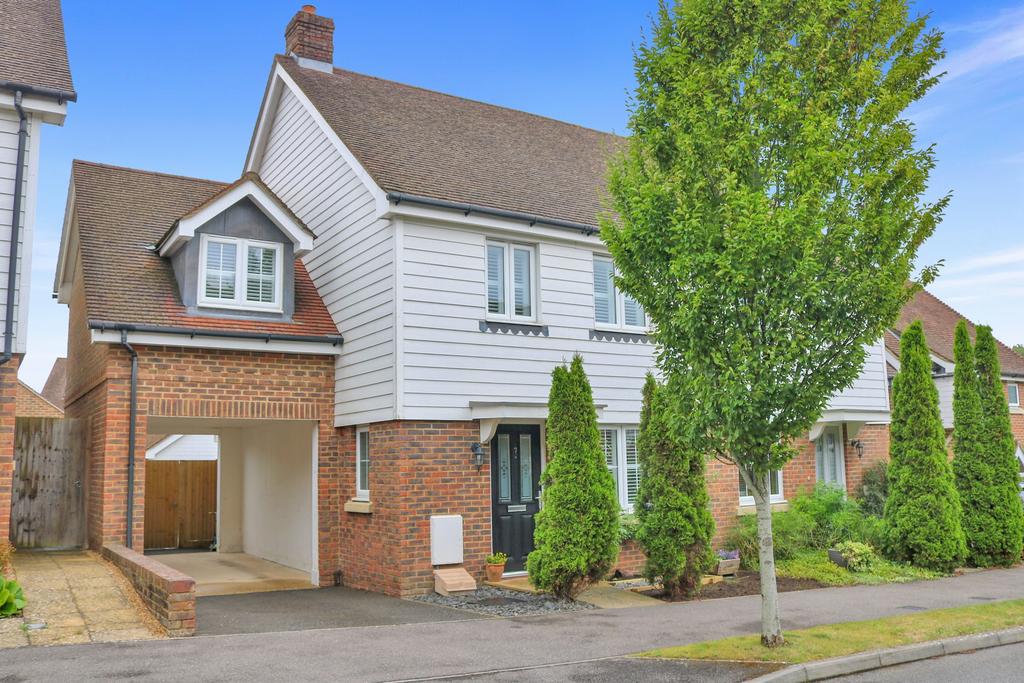 Saxon Way, Lindfield, RH16 4 bed house for sale £525,000