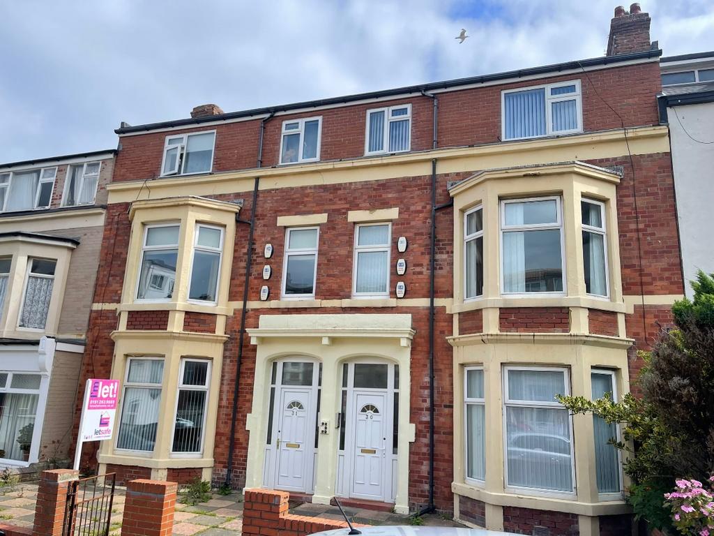Esplanade, Whitley Bay. NE26 2AL 2 bed flat £750 pcm (£173 pw)