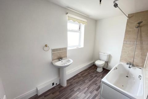 2 bedroom flat to rent, Esplanade, Whitley Bay.  NE26 2AL