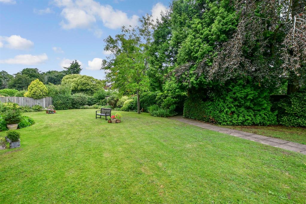 Monks Walk, Reigate, Surrey 1 bed flat for sale £200,000