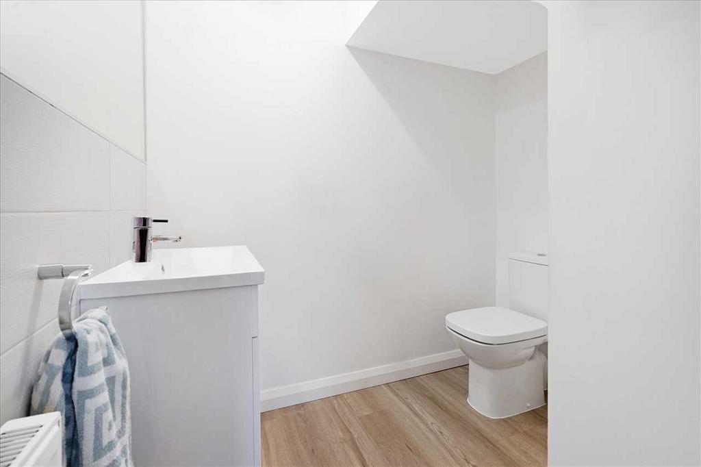 Lower Level WC (1)