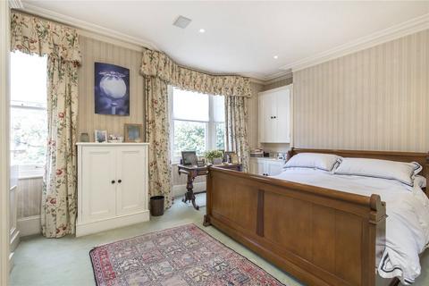 15 Rosenau Crescent, London, SW11 4RY