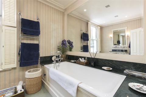 15 Rosenau Crescent, London, SW11 4RY