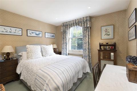 15 Rosenau Crescent, London, SW11 4RY