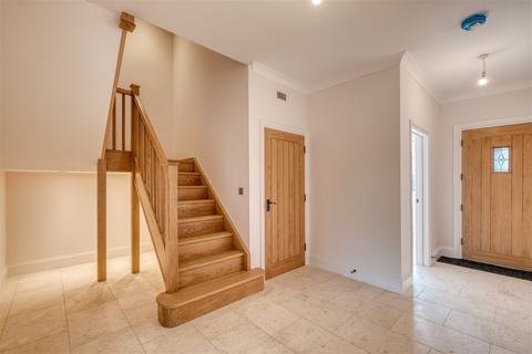 216 Birchfield Road, Redditch, B97 4NA