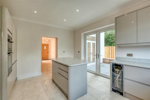 216 Birchfield Road, Redditch, B97 4NA