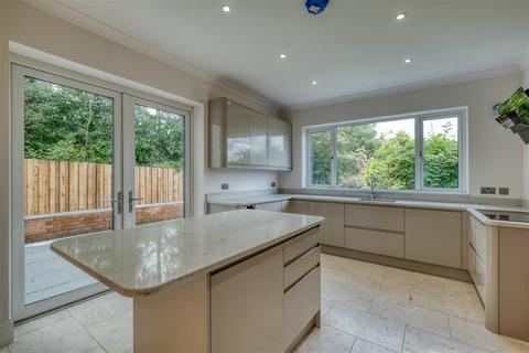 216 Birchfield Road, Redditch, B97 4NA