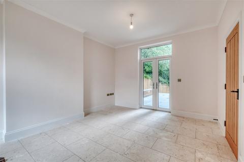 216 Birchfield Road, Redditch, B97 4NA