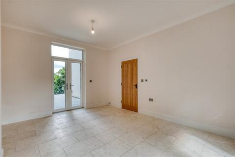 216 Birchfield Road, Redditch, B97 4NA