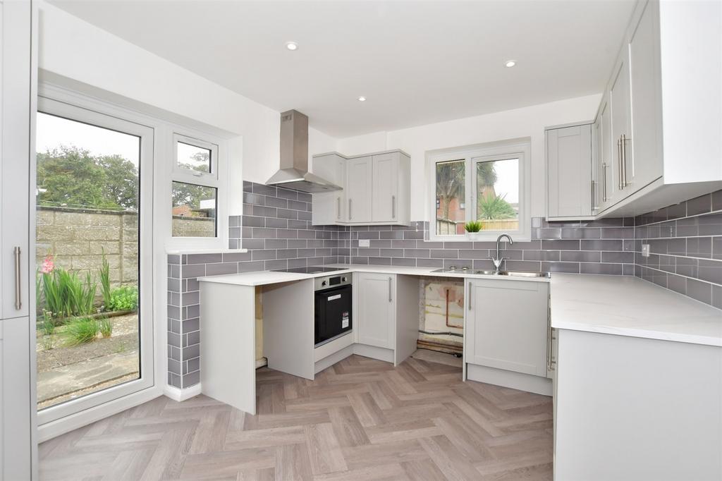 Anne Close, Birchington, Kent 4 bed semidetached bungalow £375,000