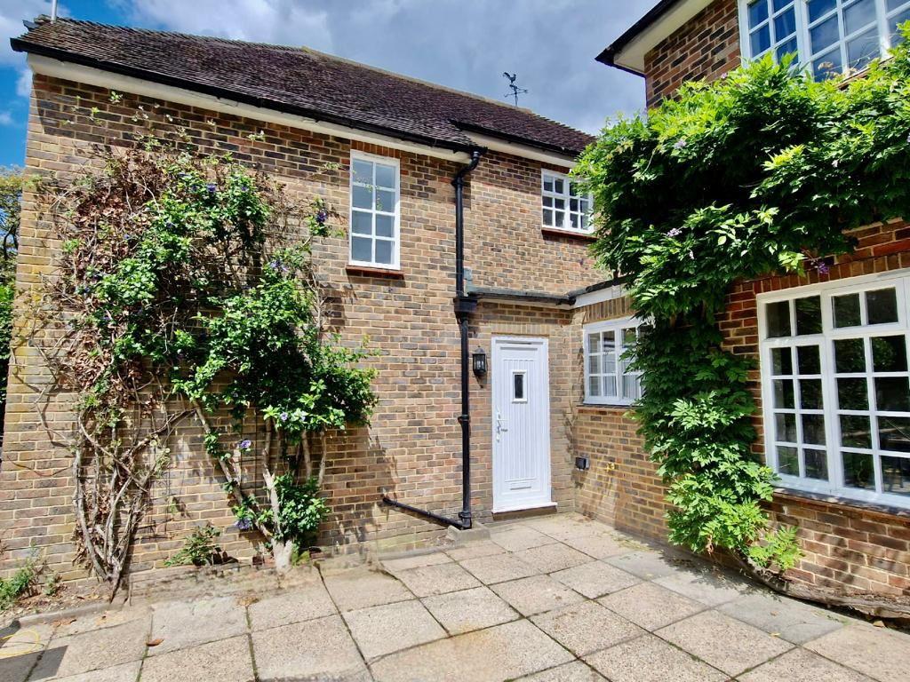 The Annexe, Little Austins Road, Farnham Studio £900 pcm (£208 pw)