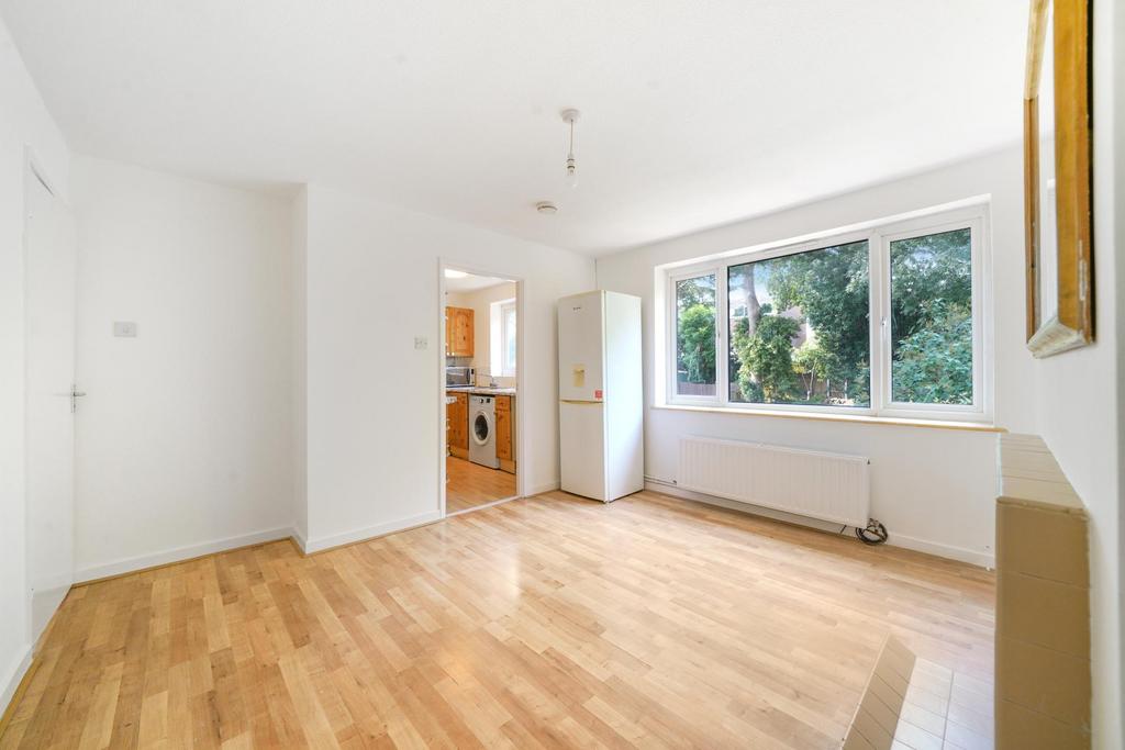 Croft Close, Chislehurst, BR7 2 bed £1,300 pcm (£300 pw)