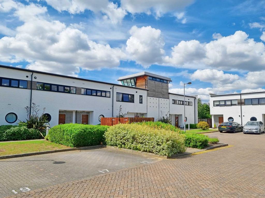 Witney Close, Ipswich 2 bed house £1,500 pcm (£346 pw)