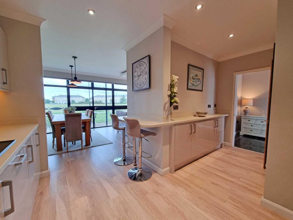 Witney Close, Ipswich 2 bed house £1,500 pcm (£346 pw)