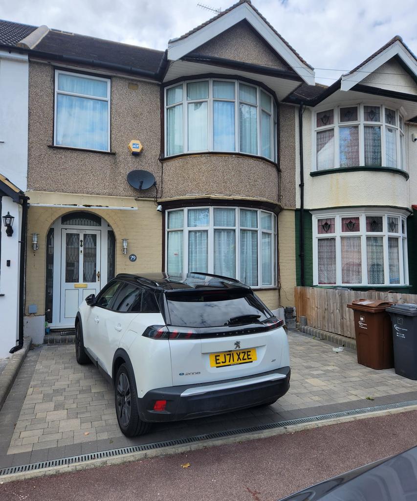 Cavendish Gardens, Barking IG11 4 bed terraced house for sale £600,000