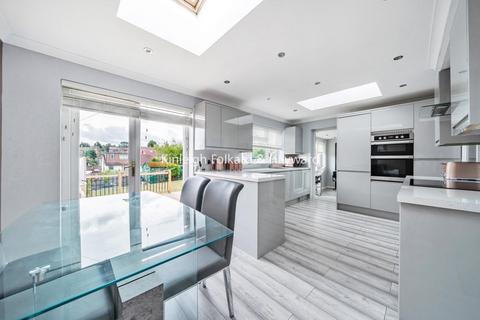 49 Domonic Drive, London, SE9 3LN