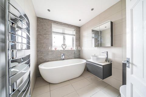49 Domonic Drive, London, SE9 3LN