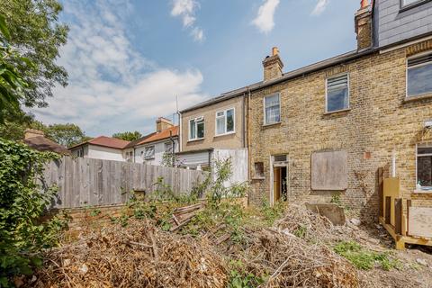 19 Springfield Road, London, W7 3JP