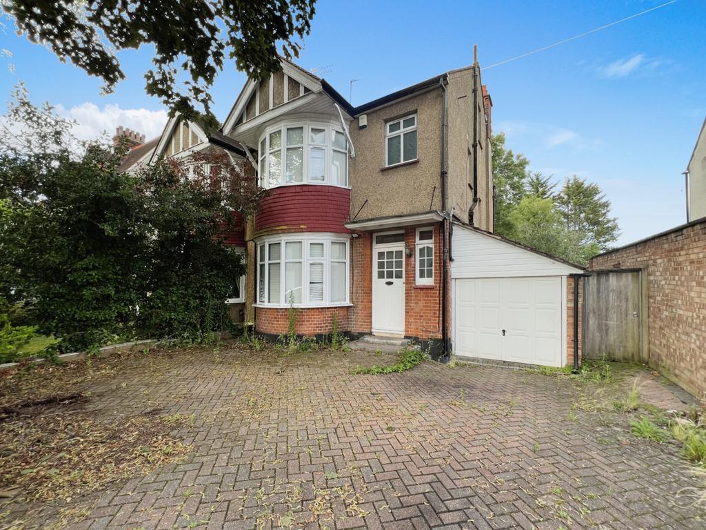 Elm Park, Stanmore, HA7 4 bed semidetached house £2,700 pcm (£623 pw)