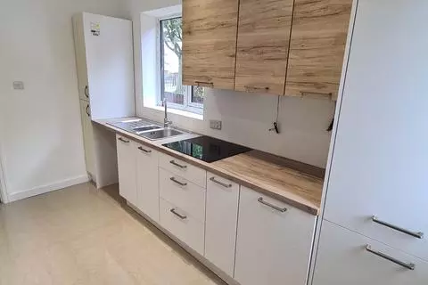 3 bedroom semi-detached house to rent - View 2