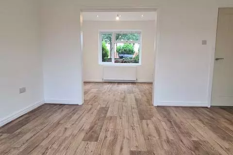 3 bedroom semi-detached house to rent - View 3