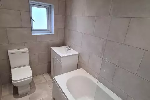 3 bedroom semi-detached house to rent - View 4