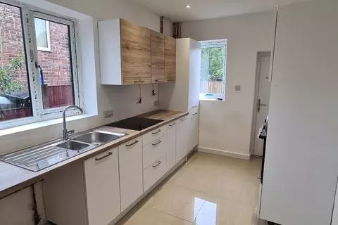3 bedroom semi-detached house to rent - View 5