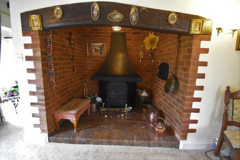 Manor Farmhouse Main Street, Burnaston, Derby, DE65 6LG