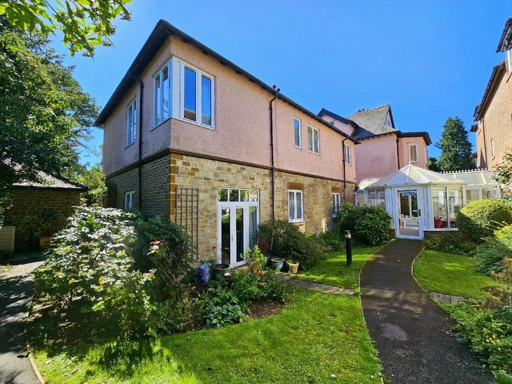High Street, Brackley 2 bed ground floor flat for sale £215,000