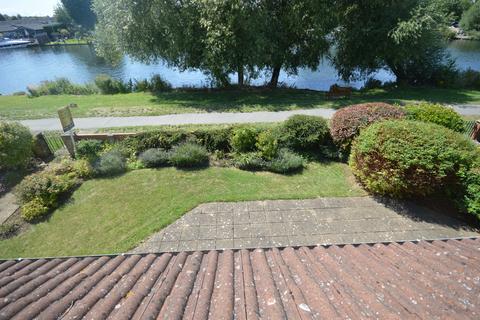 3 bedroom chalet for sale, Thames Side, Staines-upon-Thames