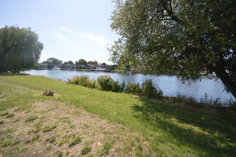 3 bedroom chalet for sale - Thames Side, Staines-upon-Thames