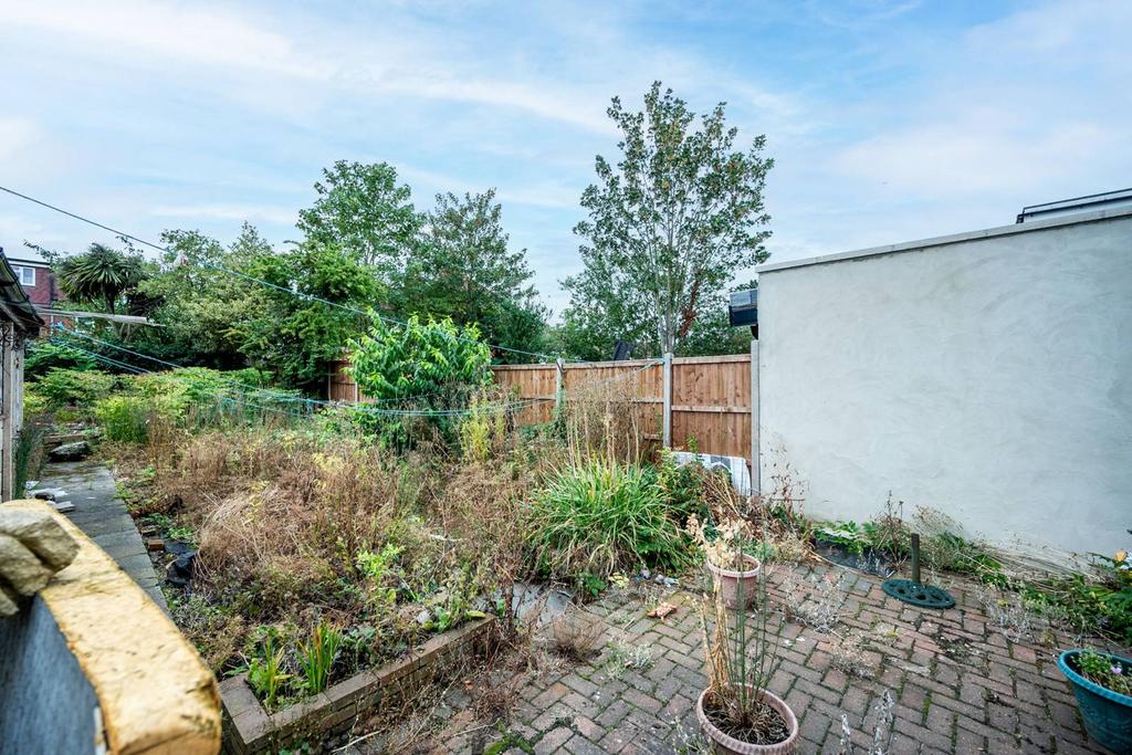 Canberra Road, Charlton, London, SE7 3 bed semidetached house for sale