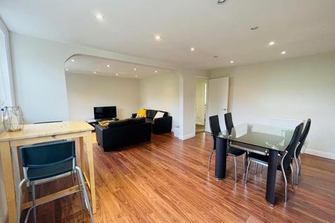 4 bedroom flat to rent - Finchley Road, St Johns Wood, NW8