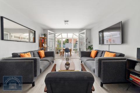 36 Voluntary Place, London, E11 2RP