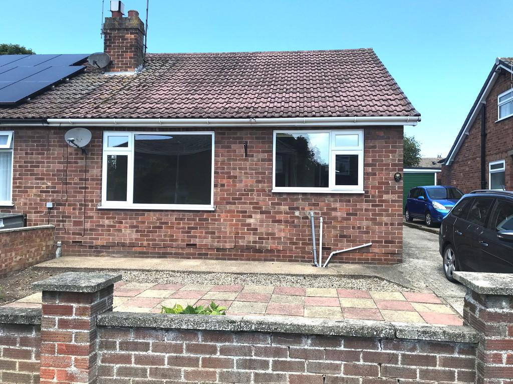 The Mount, Driffield 2 bed semidetached bungalow £625 pcm (£144 pw)