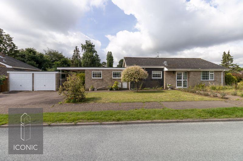 Somerset Way, Taverham, Norwich 4 bed detached bungalow £450,000