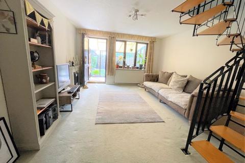 6 Elm Park, Cranleigh, GU6 8UG