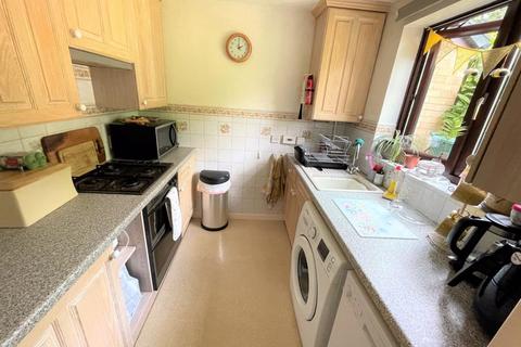 6 Elm Park, Cranleigh, GU6 8UG