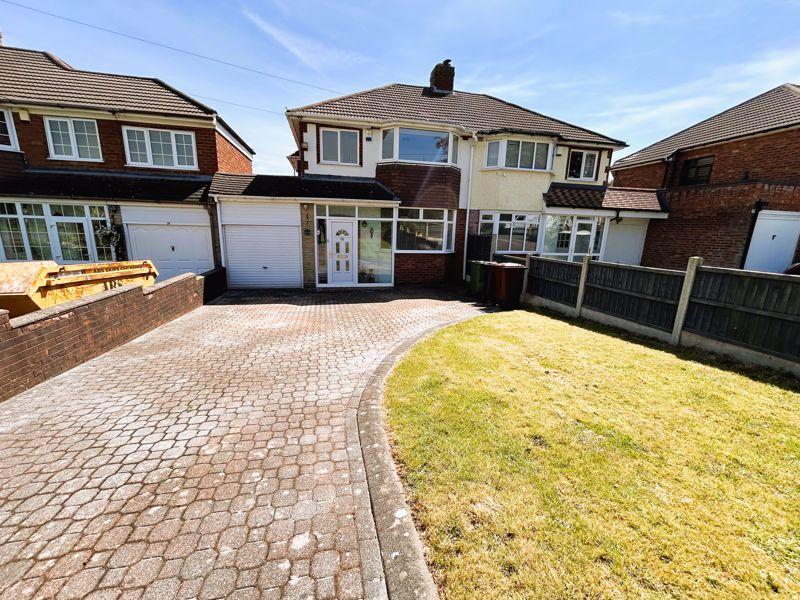 Whitehorse Road, Brownhills, Walsall... 3 bed semidetached house for