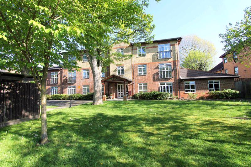17 Beddington Gardens, Wallington 1 bed flat for sale £165,000