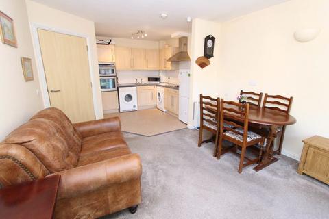 1 bedroom flat for sale, 17 Beddington Gardens, Wallington