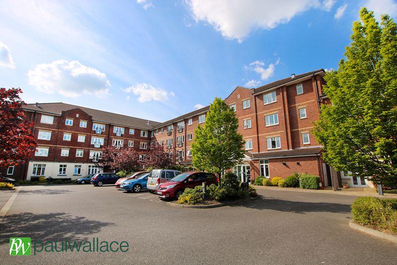 Exterior &amp; Car Park