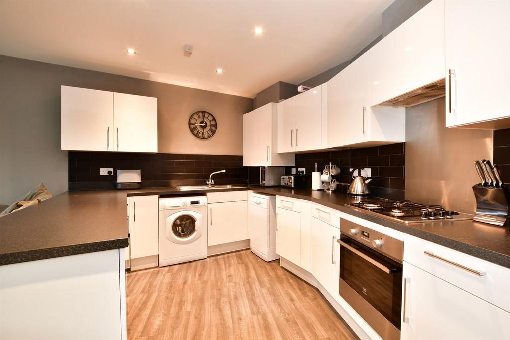 Icarus Avenue, Burgess Hill, West Sussex 2 bed apartment for sale £
